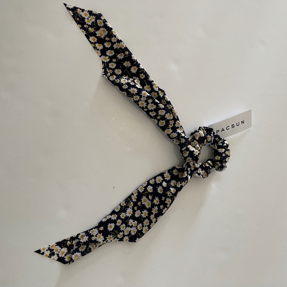 Pacsun Floral Print Multicolor Hair Scrunchie - Picture 2 of 3